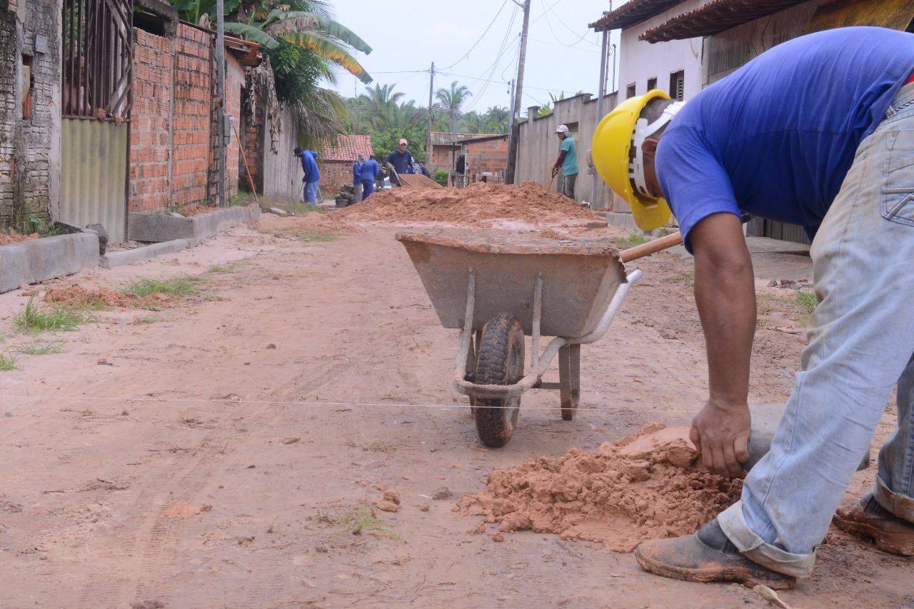 Programa Ribamar Cidade em Obras avança com serviços de drenagem e pavimentação