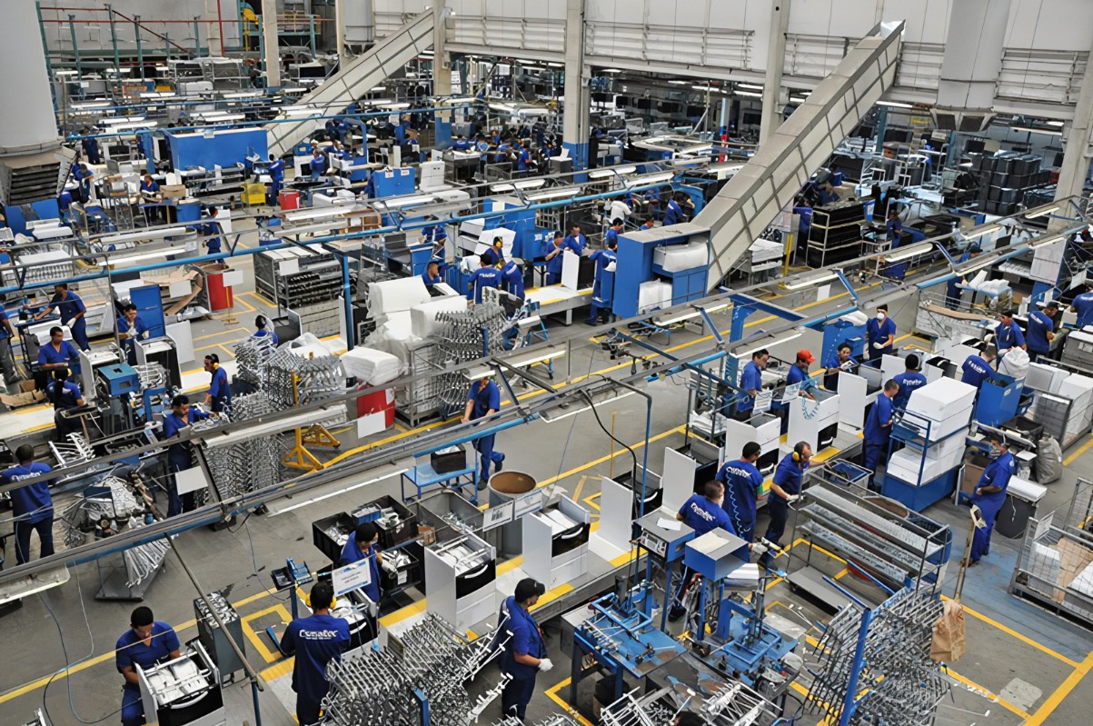 Indústria italiana fecha acordo com Ucrânia para reconstrução