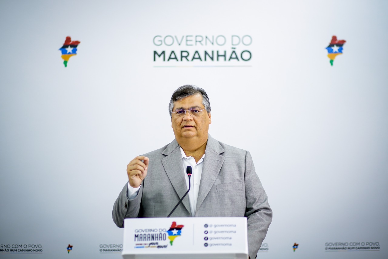 “Gestão de Dino promoveu conquistas históricas”, diz Flávia Alves em live com ex-governador