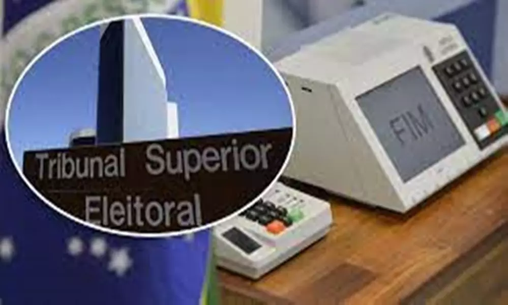 TSE determina que eleitor deve deixar celular com mesário antes de entrar na cabine de votação