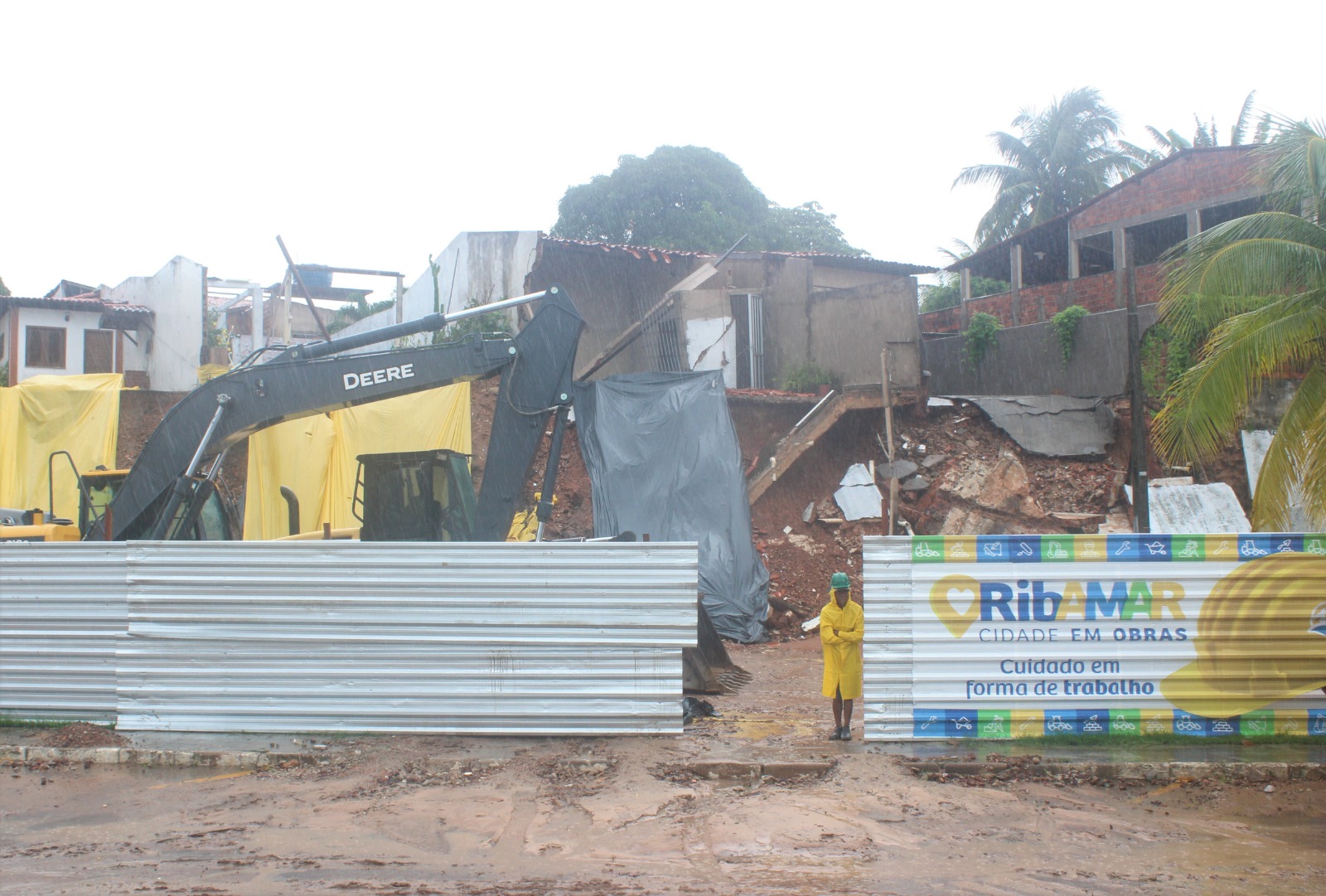 Prefeitura de São José de Ribamar realiza ação emergencial em muro da Praça Ana Carolina