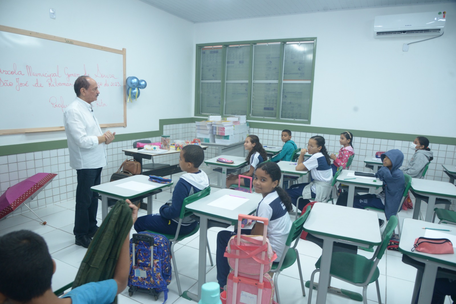 Dr. Julinho entrega mais três escolas reformadas e climatizadas em São José de Ribamar