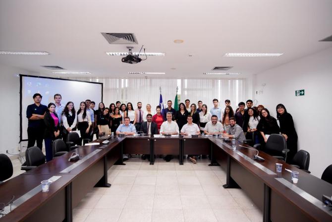 CCJ da Assembleia Legislativa do Maranhão recebe estudantes de Direito